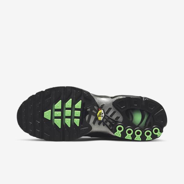 Men's Nike Air Max Plus Sneakers Black / Green / Metal Silver / Black | NK071JZO