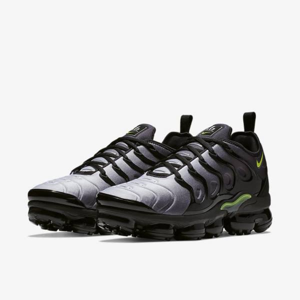 Men's Nike Air VaporMax Plus Sneakers Black / White | NK732ZBK