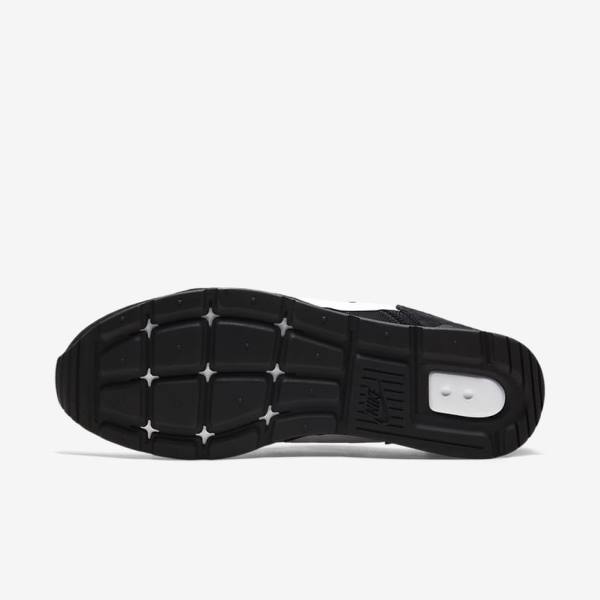 Men's Nike Venture Runner Sneakers Black / White | NK624ZMW