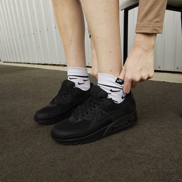 Women's Nike Air Max 90 Sneakers Black | NK251DGO