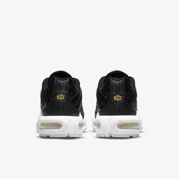 Women's Nike Air Max Plus Sneakers Black / White | NK725UYD