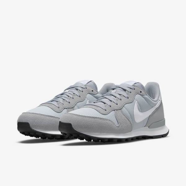 Women's Nike Internationalist Sneakers Grey / Platinum / Black / White | NK617RAY