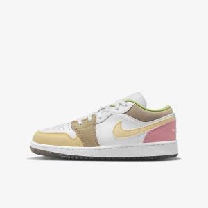 Kids' Nike Air Jordan 1 Low SE Older Sneakers White / Green | NK729EPR